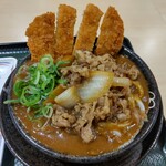 はなまるうどん - 料理写真:あふれ盛り肉カレーうどん・中