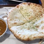 マンダラ - チーズナンセット850円　チーズナンが美味しい