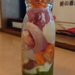 蛇の目 - 瓶の中身