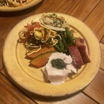 マンボ飯店 - 前菜盛り合わせ　もやし、鶏胸肉、焼豚、栗かぼちゃ