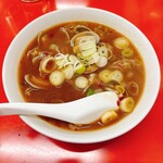 味仙 - アサリラーメンの登場です。何故かネギが超厚切りです。