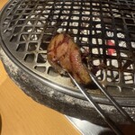 大衆炭火焼肉ジンギスカン ホルモン酒場 風土. - この焼き具合い（笑）