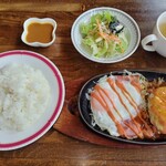ユーモア - チーズのせデミグラスソースハンバーグ(1200円)＋ライス大盛(100円)