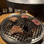 大衆炭火焼肉ジンギスカン ホルモン酒場 風土. - 焼き〜焼き〜