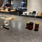 麺屋 練之助 - 三種類の七味　それぞれの味がたまらない