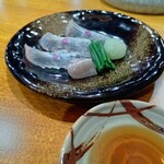 炉ノ鳥 - お好みで、ゆず果汁を絞った自家製タレ、青もみじおろし