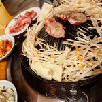 羊肉炭火焼 肉汁屋 - 