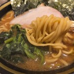 横浜家系 てつ家 - ストレート麺は短め