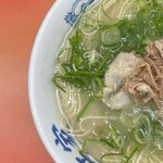 元祖ラーメン長浜家 - ラーメン　左