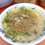 元祖ラーメン長浜家 - ラーメンにゴマ＆コショウ投入！
