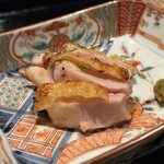 焼鳥ごりょう - 三河赤鶏のタタキ　皮パリにびっくり