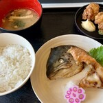 レストランミートアイランド - 鮭カマ焼き定食