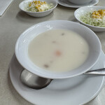 ジャッキー ステーキハウス - 豚骨を感じるスープ