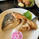 レストランミートアイランド - 鮭カマ焼き＆鳥の唐揚げ