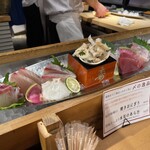 石巻狐崎漁港 晴れの日 - 全て新鮮な刺身盛り〜生ホッキ貝はこの美味しさで出せるとこ限られるよね〜。