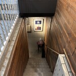 クリッパー - R7.11  階段で地下へ