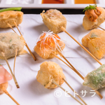 串かつとワイン 寶船 - ヘルシーな串焼き。小麦アレルギーの人向けには米粉を使用