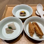 一碗水 - 八碟　　菊の花3種 湯葉巻き、里芋 ねぎ油、あみえび塩漬け手羽先唐揚げ