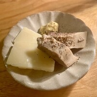 カルネジーオ イースト - 