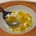 Convivio - 洋梨のコンポート入り酒粕セミフレッド