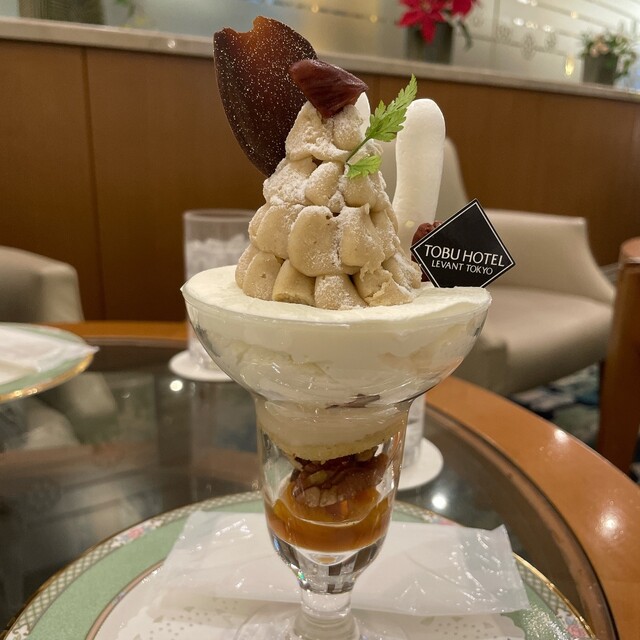 Lobby Lounge Crystal Movement