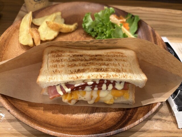 ホットサンド専門店 'OHANABATAKE なんばアメ村 - 大阪難波