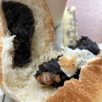 パン屋の富田 - 美しい漆黒の餡に、胡桃