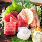月 - 料理写真:お刺身盛り合わせ