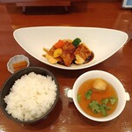 中華ダイニング 華火 - 鶏胸肉の唐揚げ黒酢ソースランチ