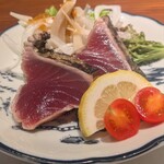 魚と煮込みとわら焼きと ととと - かつお藁焼き