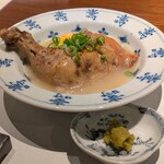 魚と煮込みとわら焼きと ととと - 骨付き鶏の白湯煮込み