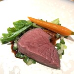 Yd'or - メインの、菊池源吾牛のロティです。綺麗でしょ。品の良い旨味がたっぷり♡大人仕様ですね