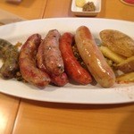 ハッピーアワーのソーセージ盛り合わせ（2014.11.16）