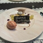 横濱元町 霧笛楼 - 洋なしのムースとフレッシュコンポート
      苺のソルベ カシスとキャラメルソースと共に
      　バースデーチョコプレート