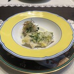 横濱元町 霧笛楼 - スズキと白菜のクリームプルゼ 長葱のソース
      　舞茸と春菊のバターライス添え