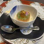 横濱元町 霧笛楼 - 海老と蟹のムース 豆乳のブランマンジュ
      　蕪のピューレと柚子の香り