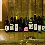 酒菜 竹さき - 店外に並べられた空瓶