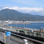 くらさわや - 待ってる間に店の横から富士山を見る。2時間見てました。（泣）