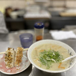 千成屋 - かす汁@450円とおにぎり@190円