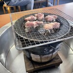 山木屋 - 七輪で焼く