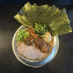 RAMEN HITONI YASASHIKU - 【こってりtp菠薐草×海苔×半コツ×ニラ辛sv味付玉子】