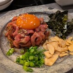 ホルモン 長岡 - ローストビーフユッケ