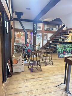 Oiwake Kissa Shitsu - Stove in the Entrance Hall