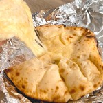 スミトラ アジアン ダイニング - チーズナンのみテイクアウト¥550