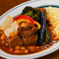 ラム肩肉のスパイス煮込みとクスクス