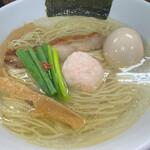 麺や金時 - 綺麗に澄んだスープが好印象