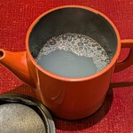亀鶴庵 - 亀鶴庵 茅場町店 ちび赤丸湯桶で供されるちょっと濃いめの蕎麦湯