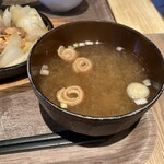 バルザル - ラム肉の鉄板サイコロステーキ(150g)    味噌汁