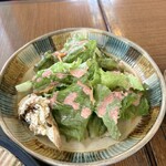 GOZZA - サラダ ミニバケットにディプされてるチーズ⁉️ドレッシング 野菜も元気で美味しい