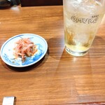 酒場オムロ - つき出し、ハイボール